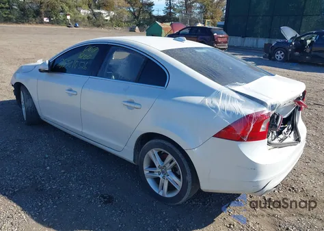 2015 Volvo S60 T5 Premier из США, поврежденный, VIN YV126MFK8F1342350